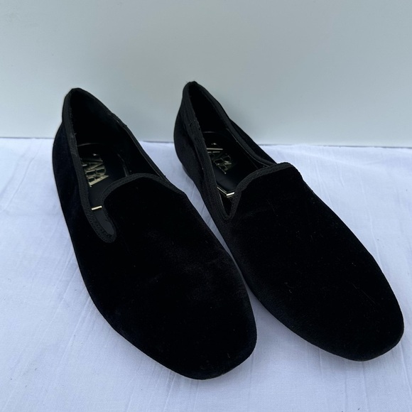 Zara Women’s Black Velvet Loafers - Picture 2 of 8